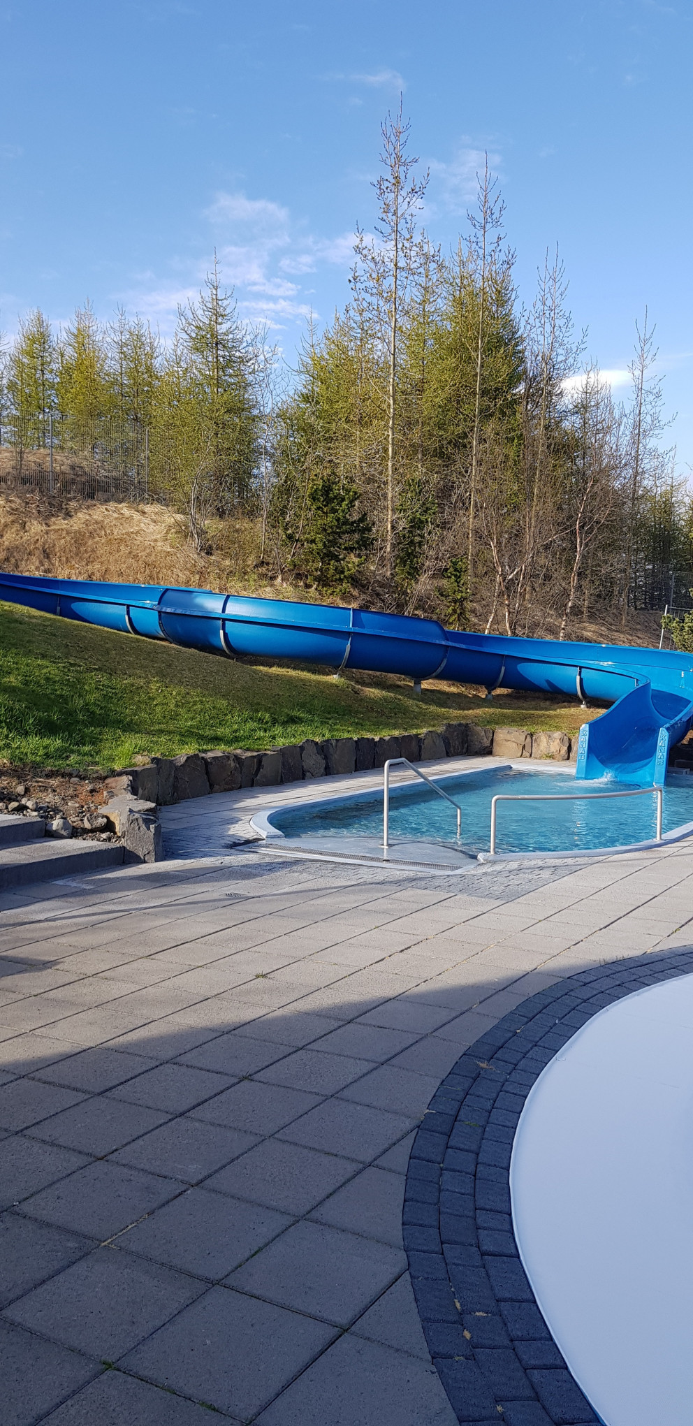 Endurbætur við sundlaugina